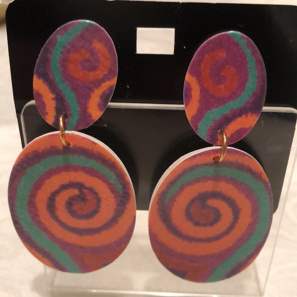 NWOT kitschy Mod 1960’s print clip earrings - Picture 5 of 12